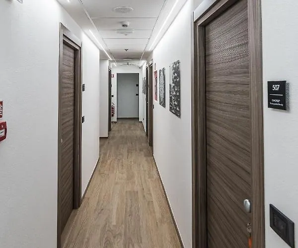 Bb Smarthotel Duomo 4* מילאנו